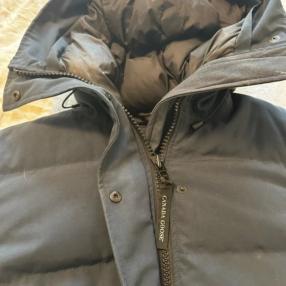 Canada Goose Shelburne Parka, Navy, size L, no fur trim, excellent condition - Picture 9 of 10